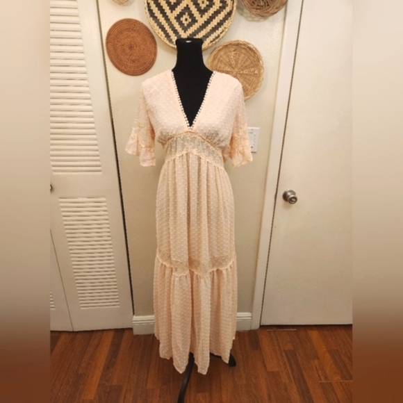 Swiss Dot Lace Maxi Dress With V Neck And Ruffles - Picture 5 of 9